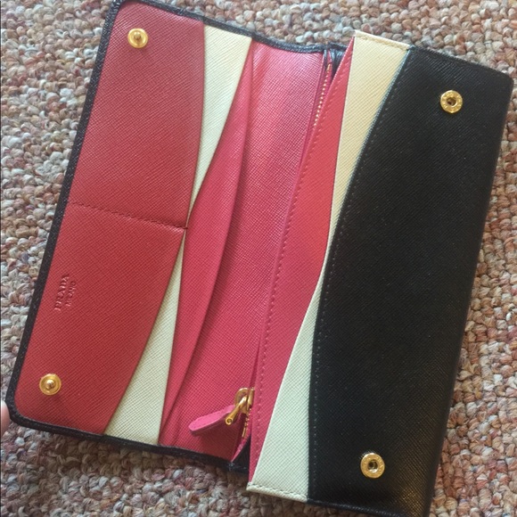 Long Wallet Prada multi color,very pretty - Picture 2 of 5